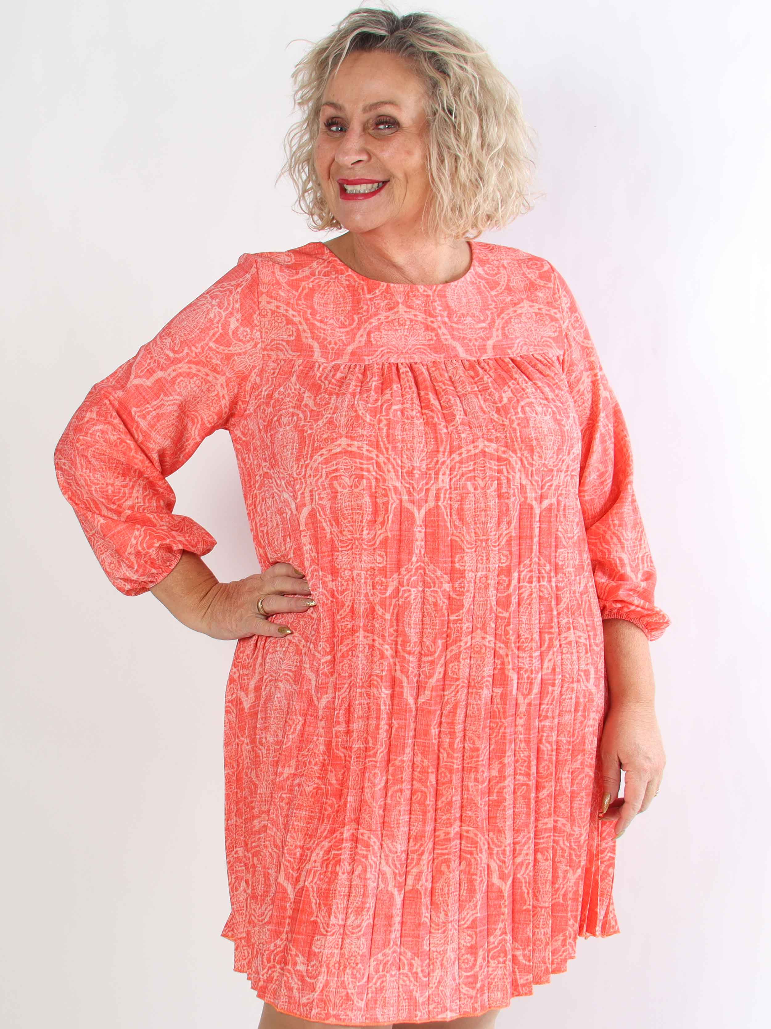 Nancy Royal Short L/S - Plus size kjole med plisseringer og lommer